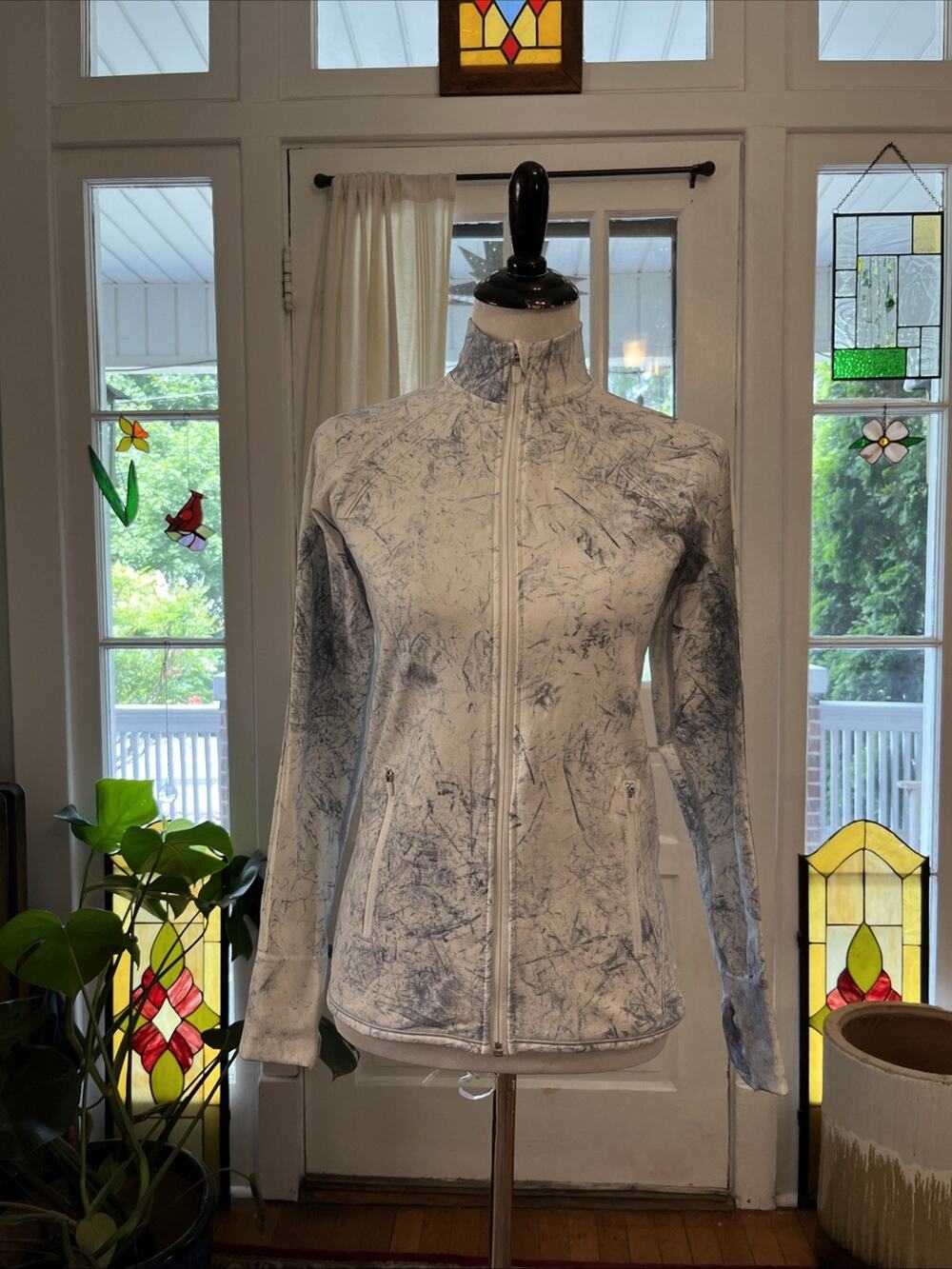 Lululemon Sz 6 Ebb to Train Jacket Blue White Luna Front Zip Batik Dye Xs S